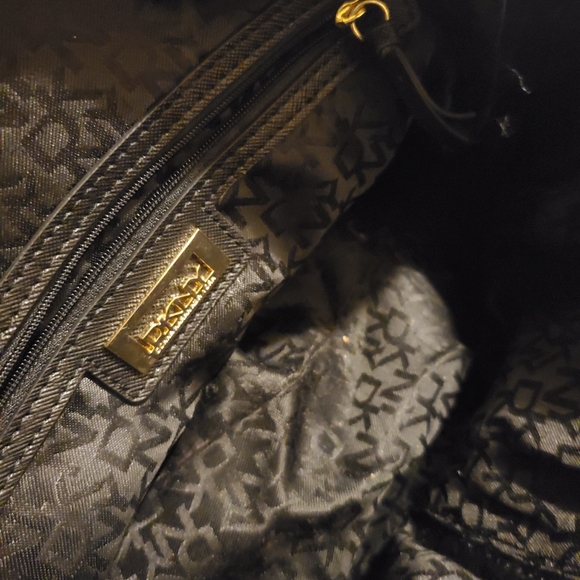 Dkny autentic hand/crossbody bag . - Picture 6 of 7